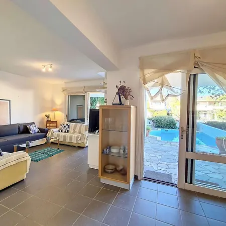 Villa, Swimming Pool For 8 *