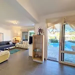 Villa Villa, Swimming Pool For 8