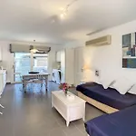 Villa, Swimming Pool For 8 فيلة