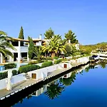 فيلة Villa, Swimming Pool For 8 *