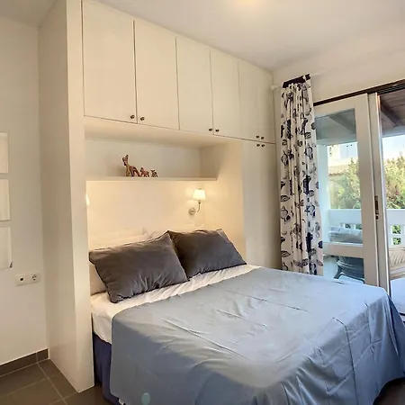 Вилла Villa, Swimming Pool For 8 *