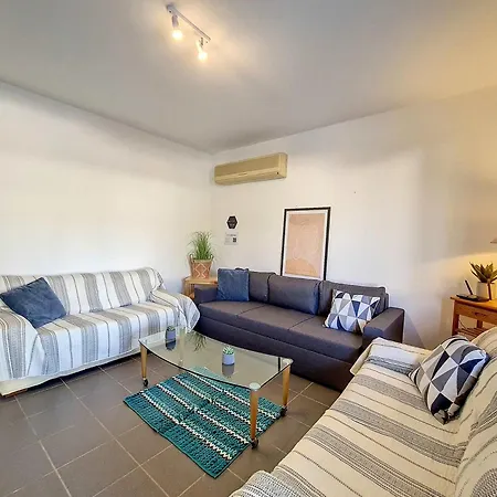 Villa, Swimming Pool For 8 فيلة