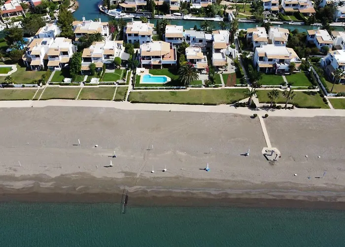 וילה Villa, Swimming Pool For 8 *