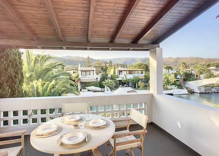 Villa, Swimming Pool For 8 Thermisía