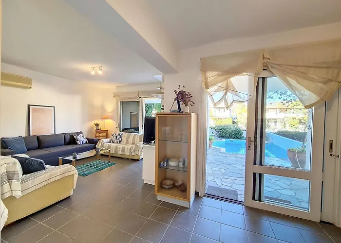 וילה Villa, Swimming Pool For 8