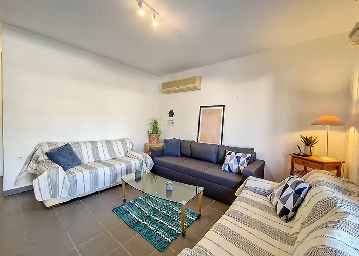 Villa, Swimming Pool For 8 וילה *