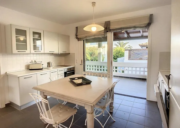 Villa, Swimming Pool For 8 *