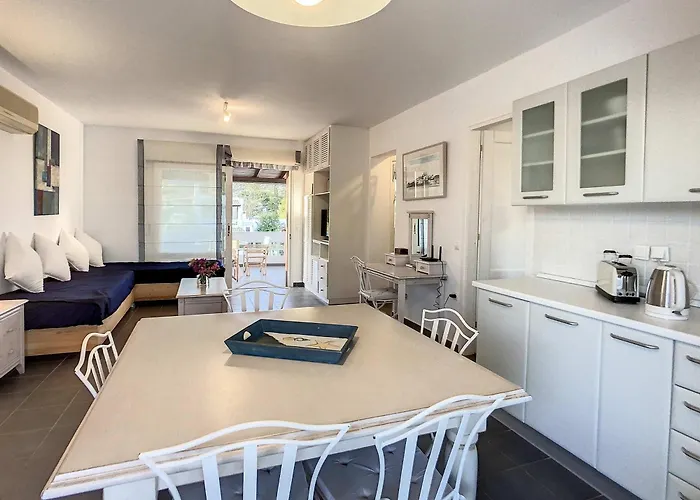 וילה Villa, Swimming Pool For 8